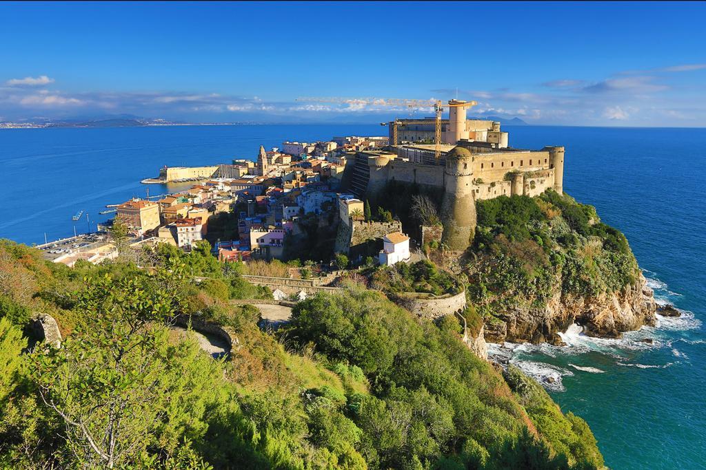 Cento Passi Dal Mare Apartment Gaeta Bagian luar foto